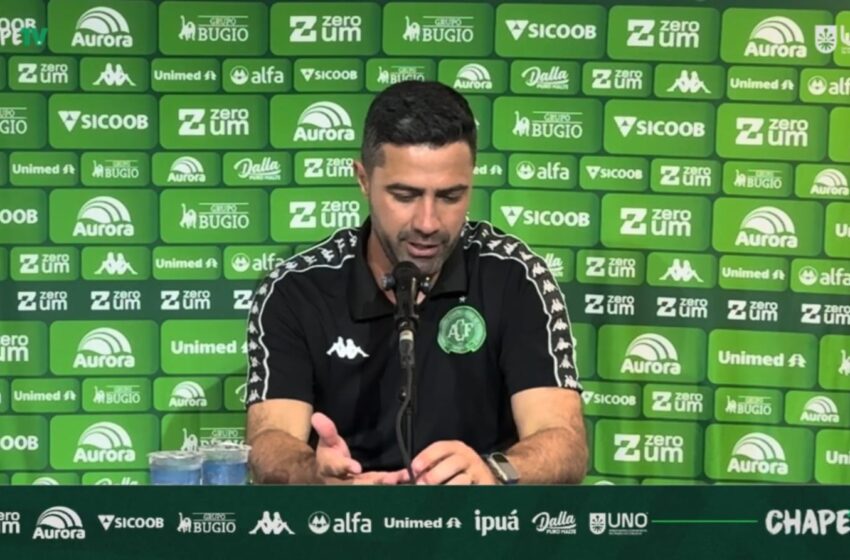  Rafael Lacerda fala sobre a preparação da Chapecoense em coletiva de imprensa; assista ao vídeo