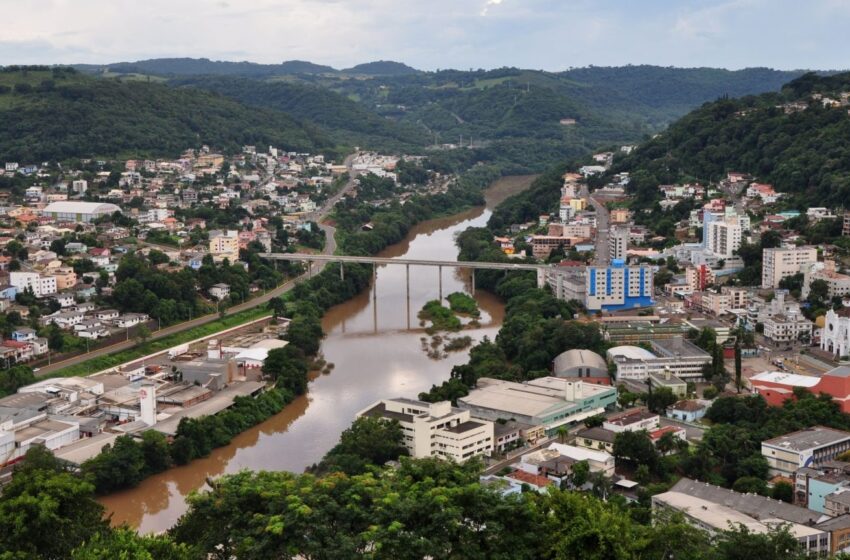  Corpo de mulher é encontrado no Rio do Peixe e identificação depende de perícia em SC