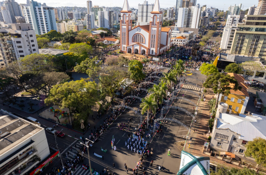  Desfile da Independência reúne 20 mil pessoas em Chapecó