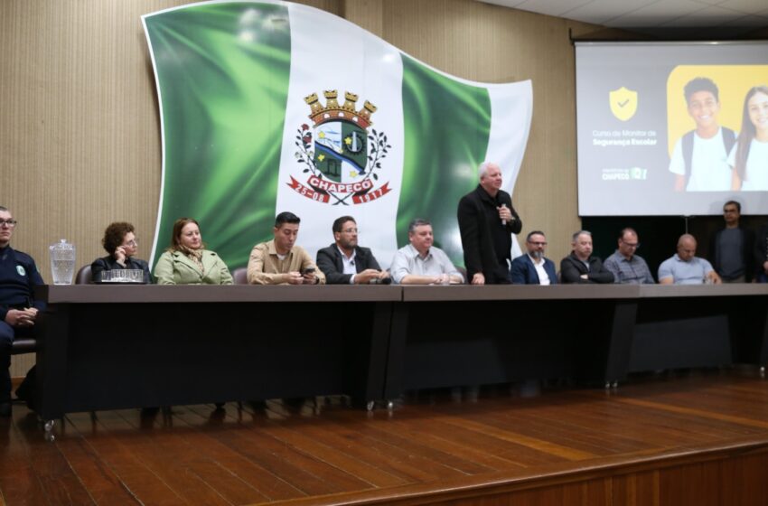  Prefeitura realiza formatura de 83 monitores de segurança escolar